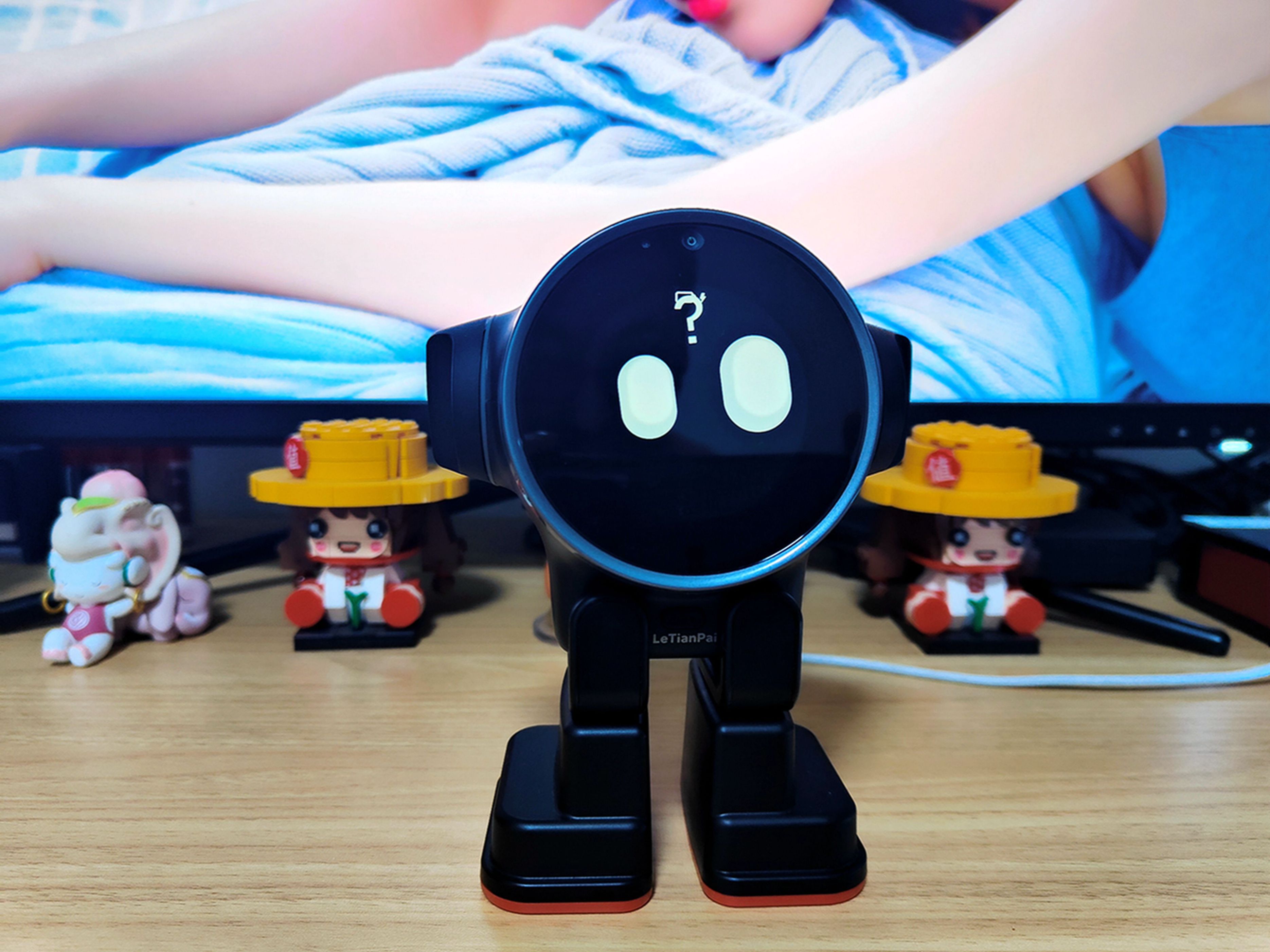 ai智能新物种,桌面级别电子宠物来了,乐天派桌面机器人体验