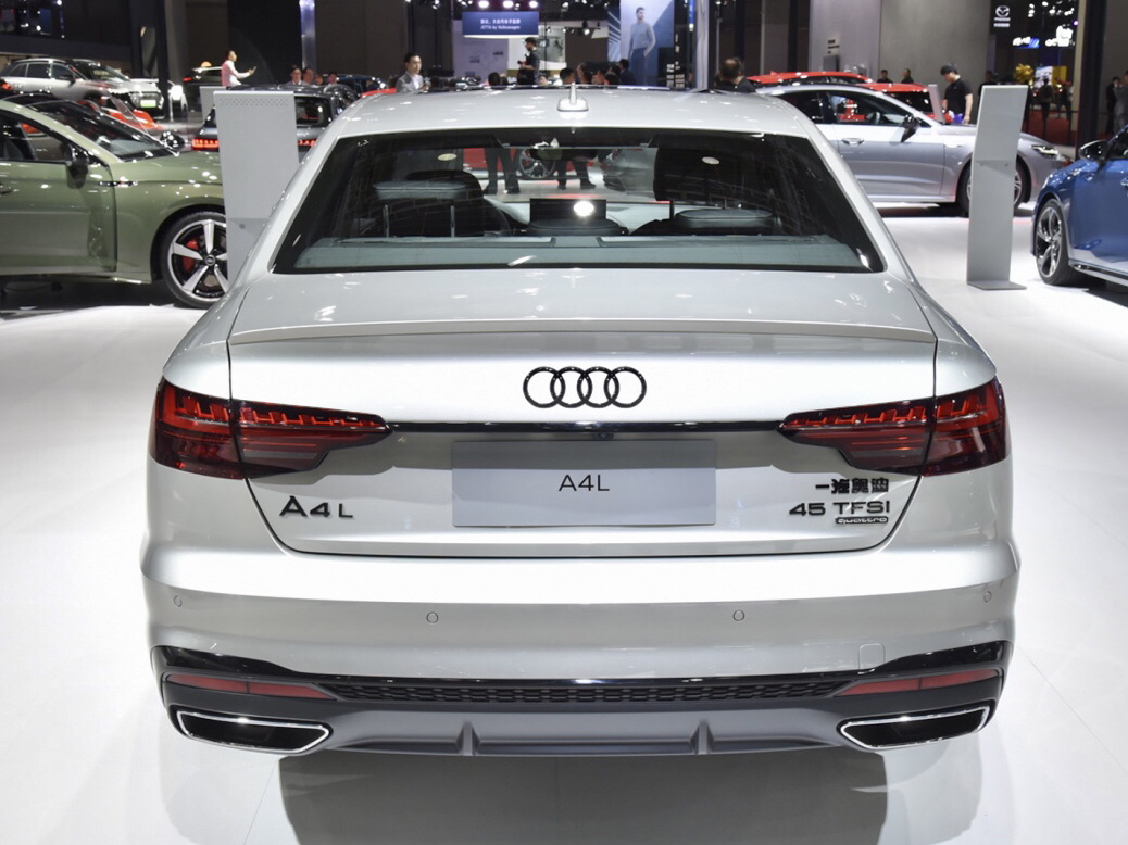 奥迪 a4l 的车标怎么换?