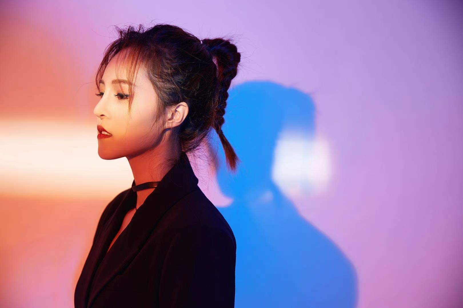 歌手茹雪(天蝎雪)大热单曲《爱我就别想太多》聆听爱的故事