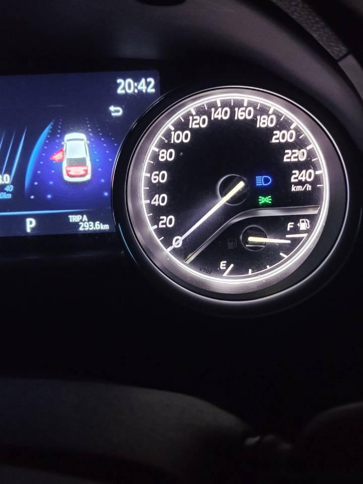 昨天加满油后 跑了一百多公里.但油箱表一直显示 全满状态