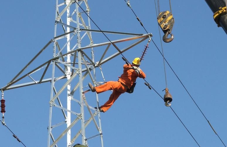 上杆外线10kv安装电工招聘 外线高压电工安装招聘