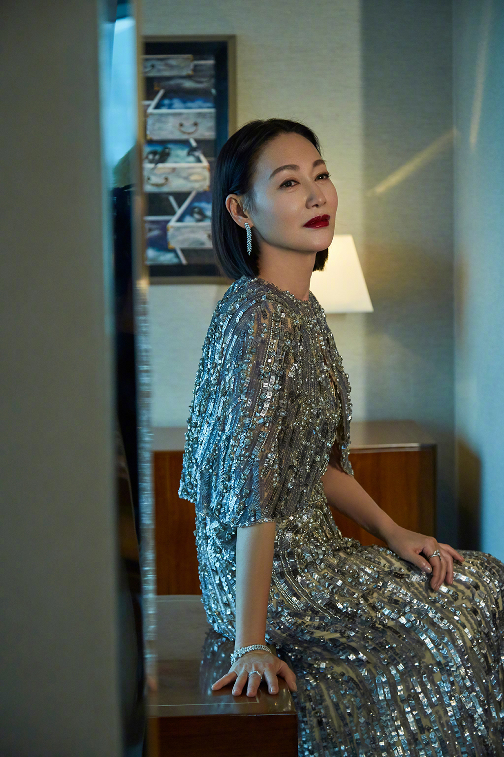 惠英红红毯造型真闪耀!一身blingbling的礼服裙,也太高贵冷艳了