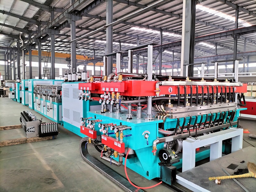 中空格子板设备生产中应注意几点