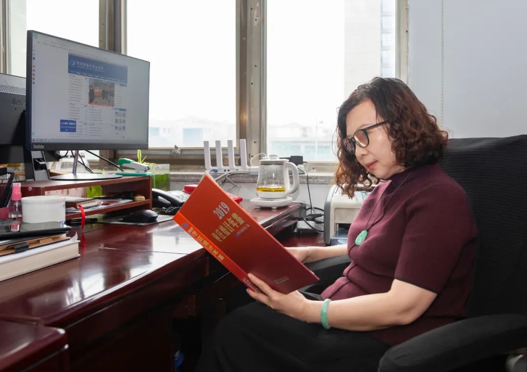 「百年华章 巾帼传颂——百名巾帼先模讲党史话奋斗」姜英