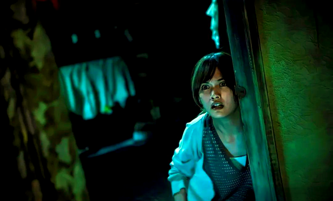 《红衣小女孩2》探秘:母爱与诡异事件的勇敢交锋