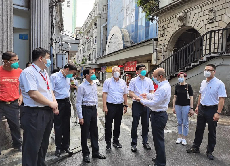 市国资委陈浩钿主任带队赴岭南集团旗下定点隔离酒店慰问检查