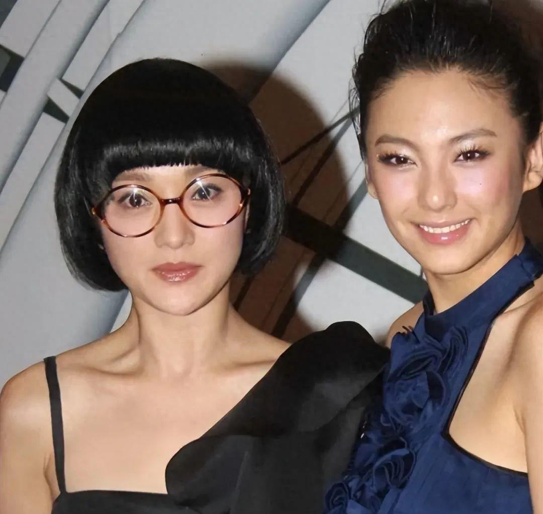 周迅和张柏芝的合照,揭秘女神间的视觉差距!