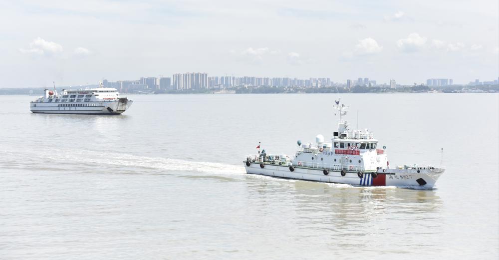 琼州海峡最大的客滚船图片