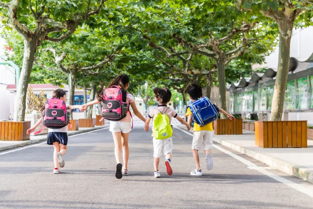 幼儿放学照片图片