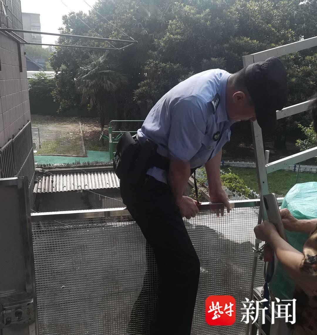 九旬独居老人家中摔倒,警民合力救助转危为安