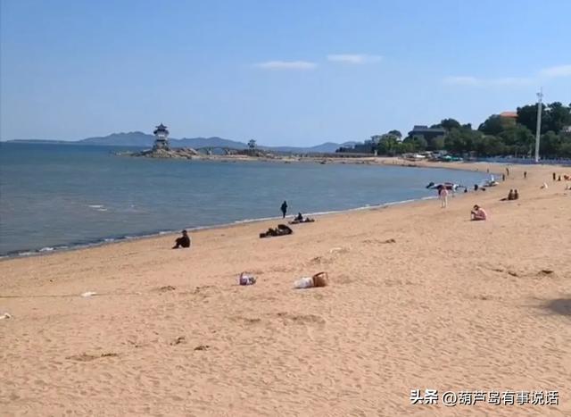 辽宁葫芦岛兴城海滨浴场:蓝天白云下的梦幻之境