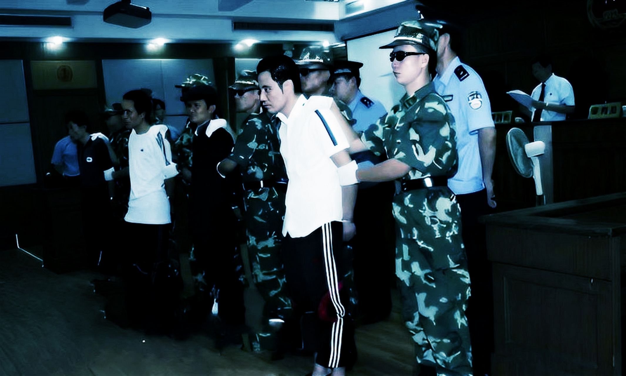 2009年,刘达成的毒贩将被押上刑场执行死刑.