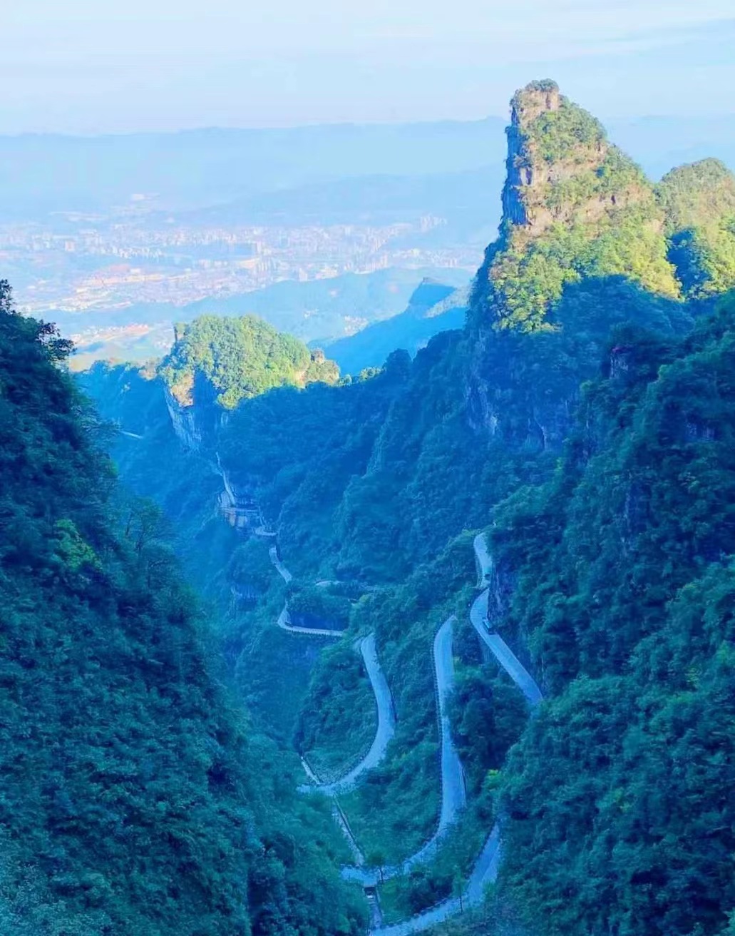 上联 四面湖山归眼底