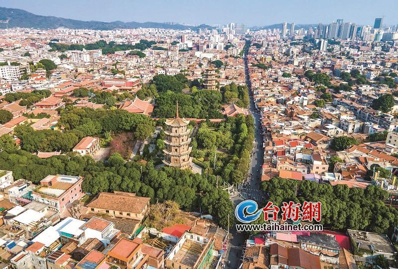 泉州东西塔,西街全景(导报记者 沈威/图)