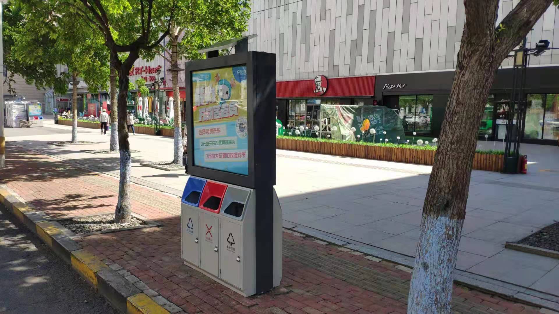 智能太阳能分类垃圾箱亮相哈尔滨街头