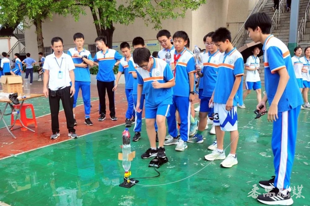 番禺区市桥桥城中学举办第15届科技艺术文化节成果展示会