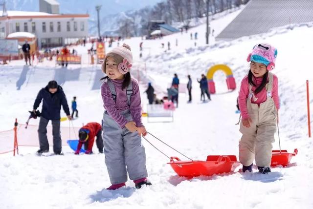 滨州十里荷塘滑雪场图片