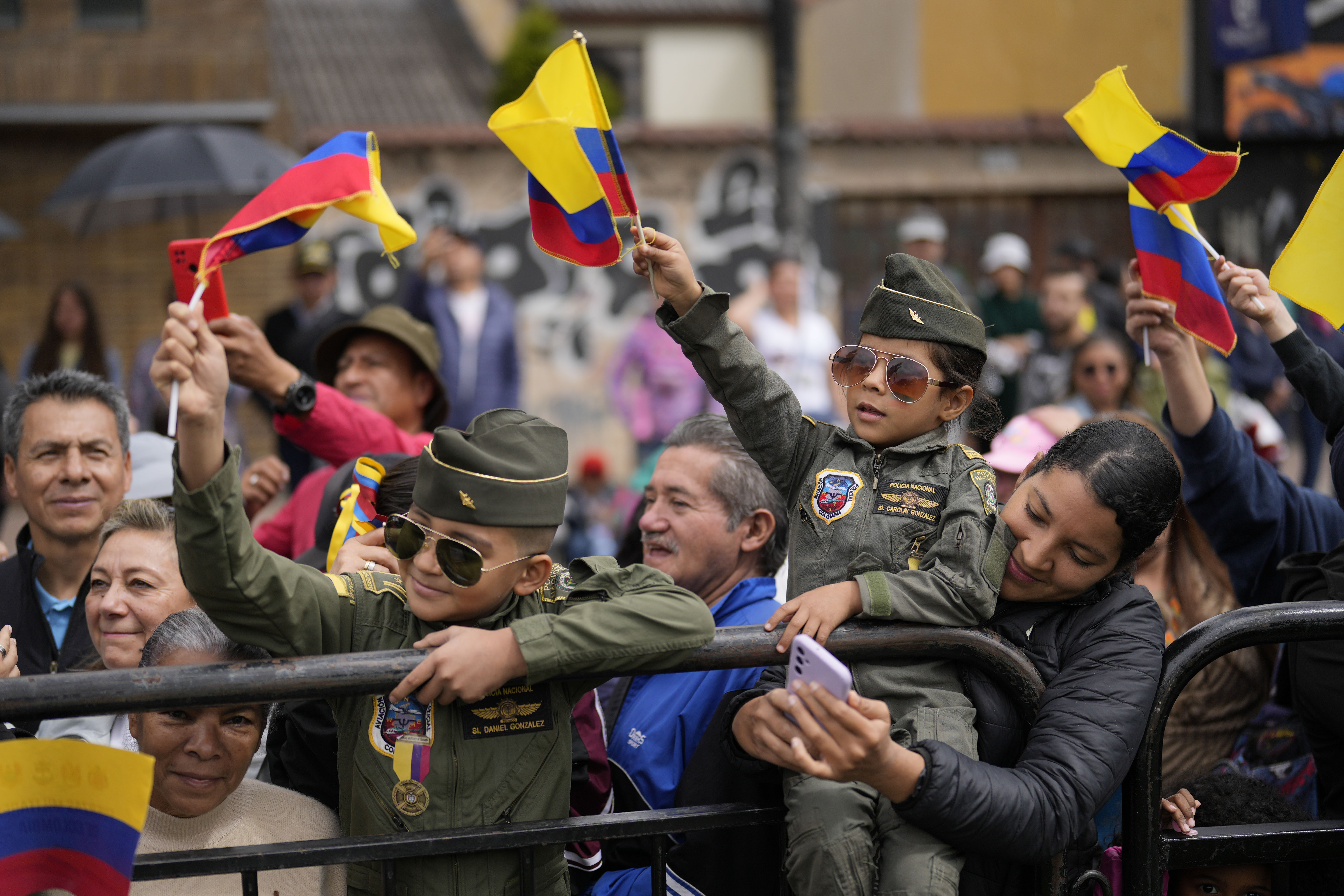 哥伦比亚举行阅兵式庆祝独立日