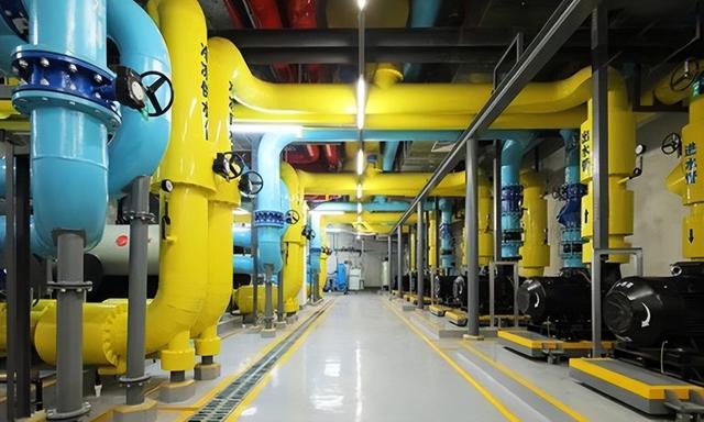 空调冷冻水二级泵是设在供水管还是回水管好?