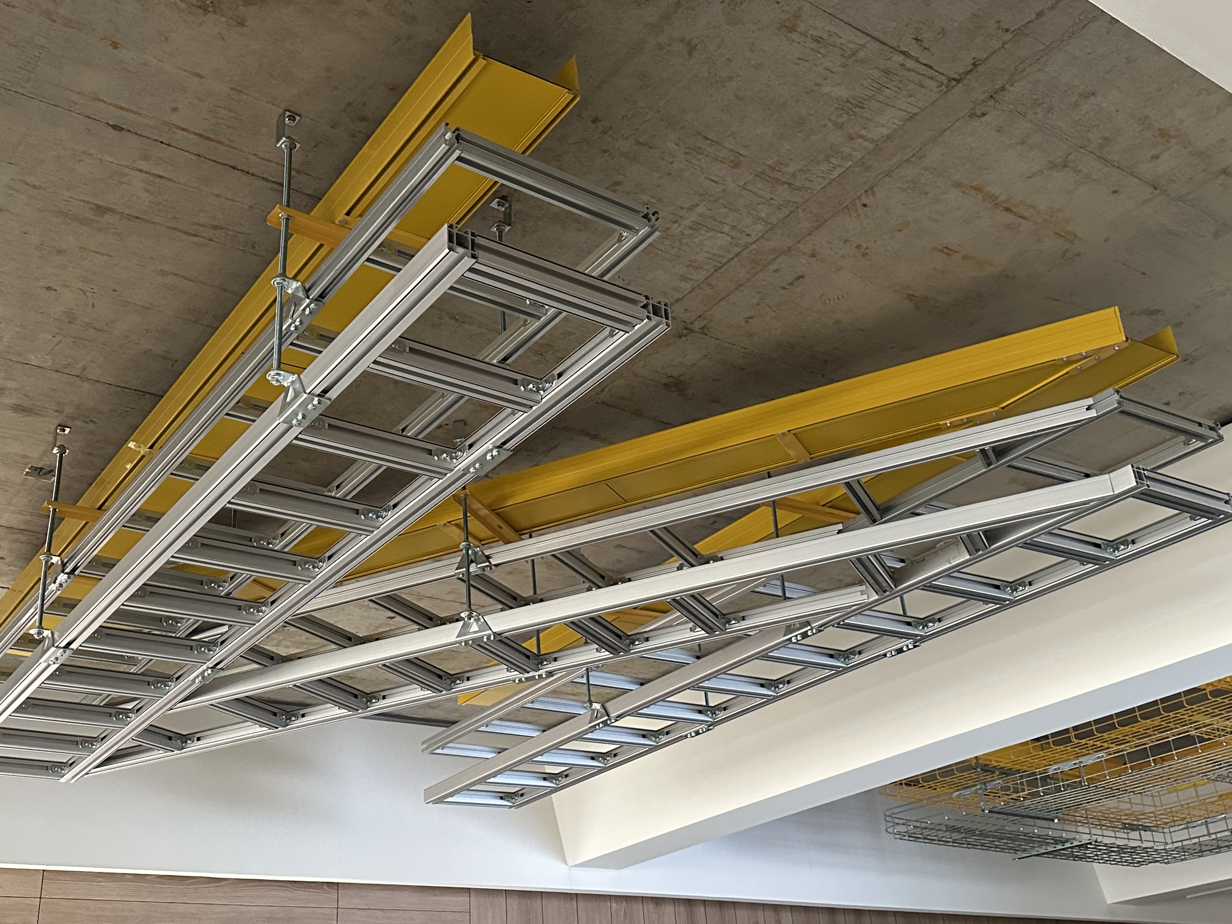 光纤槽道 规格有哪些 机房布线中的应用