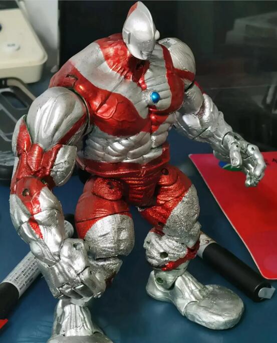 漫迷自制肌肉奥特曼手办,这要批量生产,恐怕会吓坏小朋友