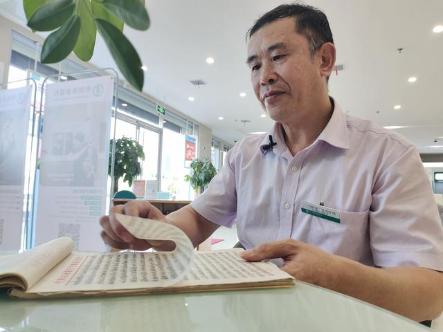 因为兄弟姊妹多,刘小林高中时辍学了.