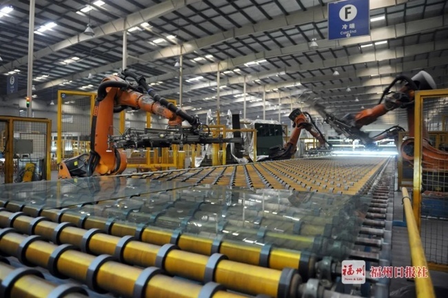 福耀玻璃自动化生产线.池远 摄