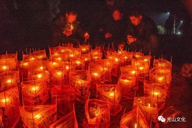 元宵节坟地送灯图片