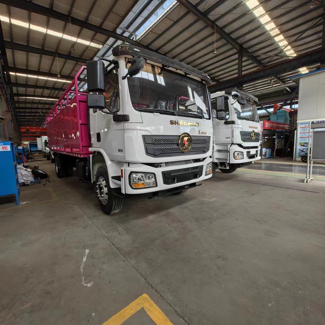 汕德卡粉色特殊用途运输车