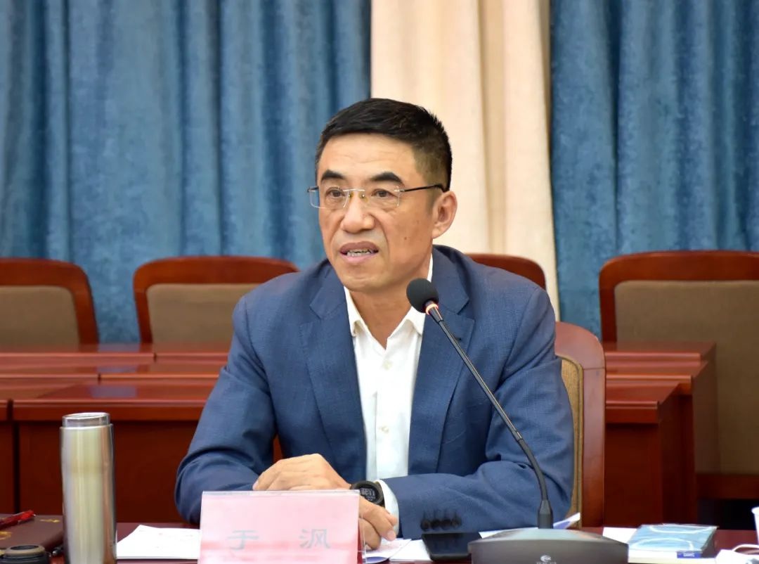 市人大常委会副主任于沨应邀参加法院工作情况通报会暨人大代表政协