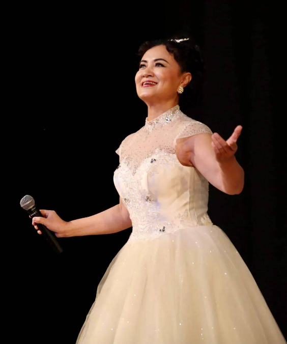 歌剧《蝴蝶夫人》女主角 旅美歌唱家张莉回母校