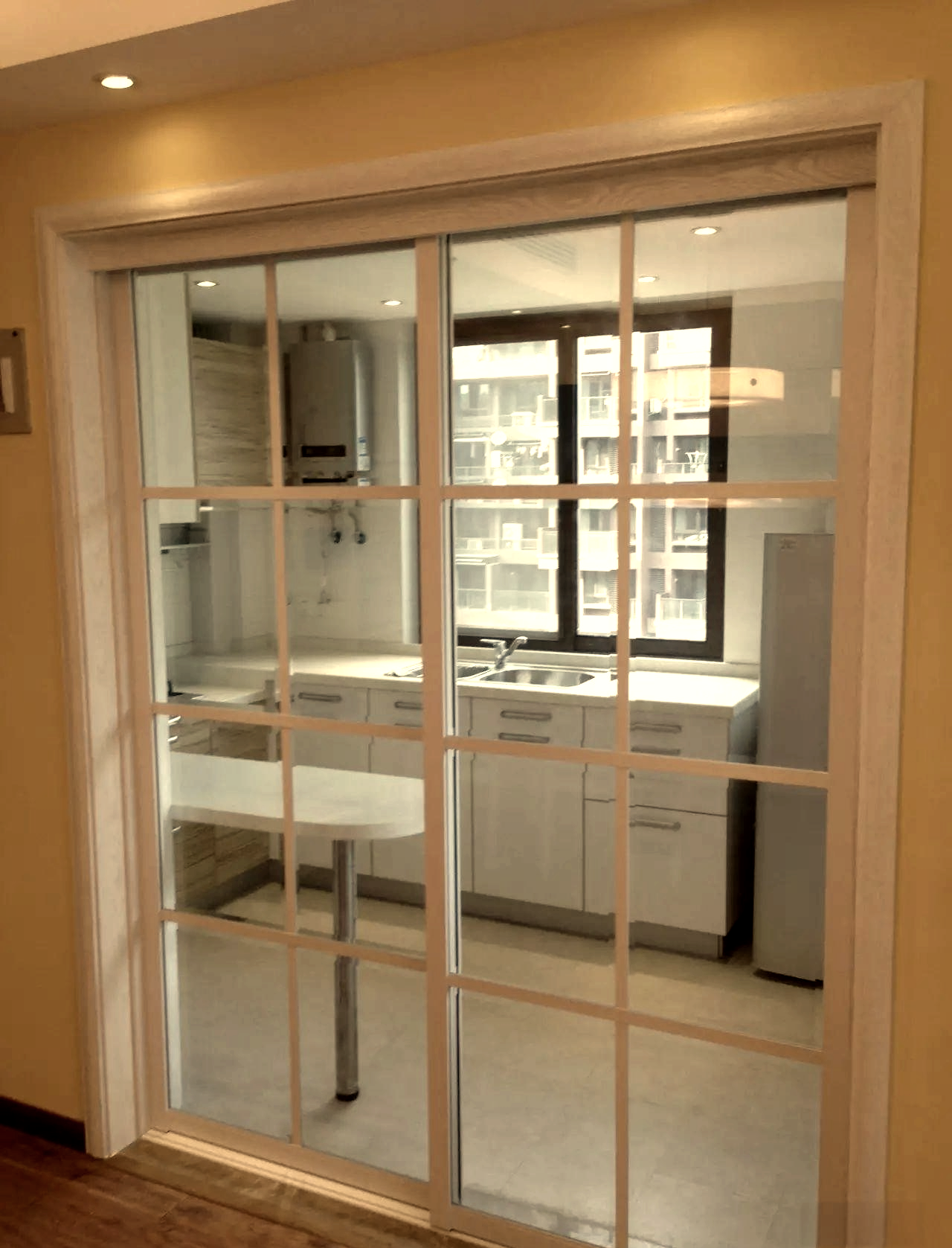 厨房安装推拉门,采光共享,空间更显大气整洁!