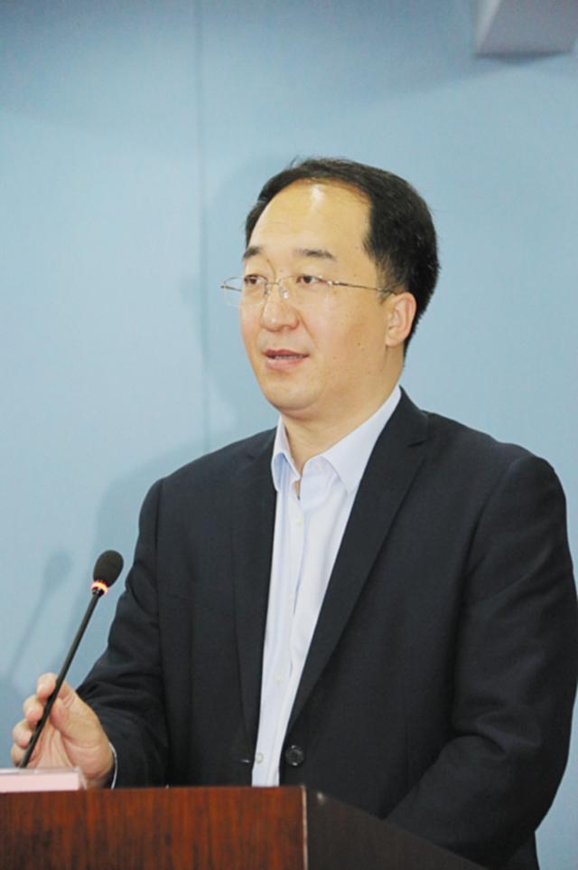 荣成市教体局党组书记,局长张永波:聚力改革创新 强化队伍建设 推进