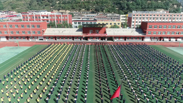 不负青春 强国有我——交口二中举行千人诵读活动