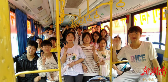 溆浦县第四中学举行高三学子高考出征仪式