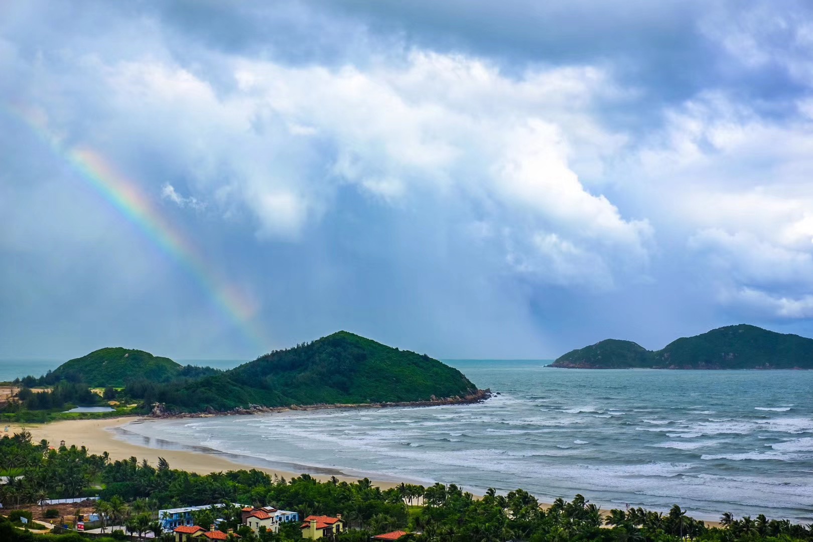 探寻巴厘岛醉人美景:海滩,寺庙和火山