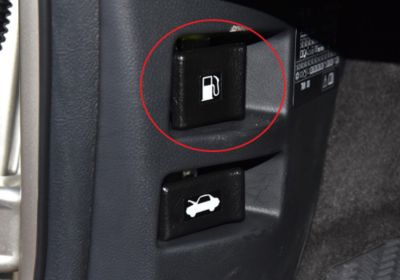 艾力绅油箱盖开关在哪里