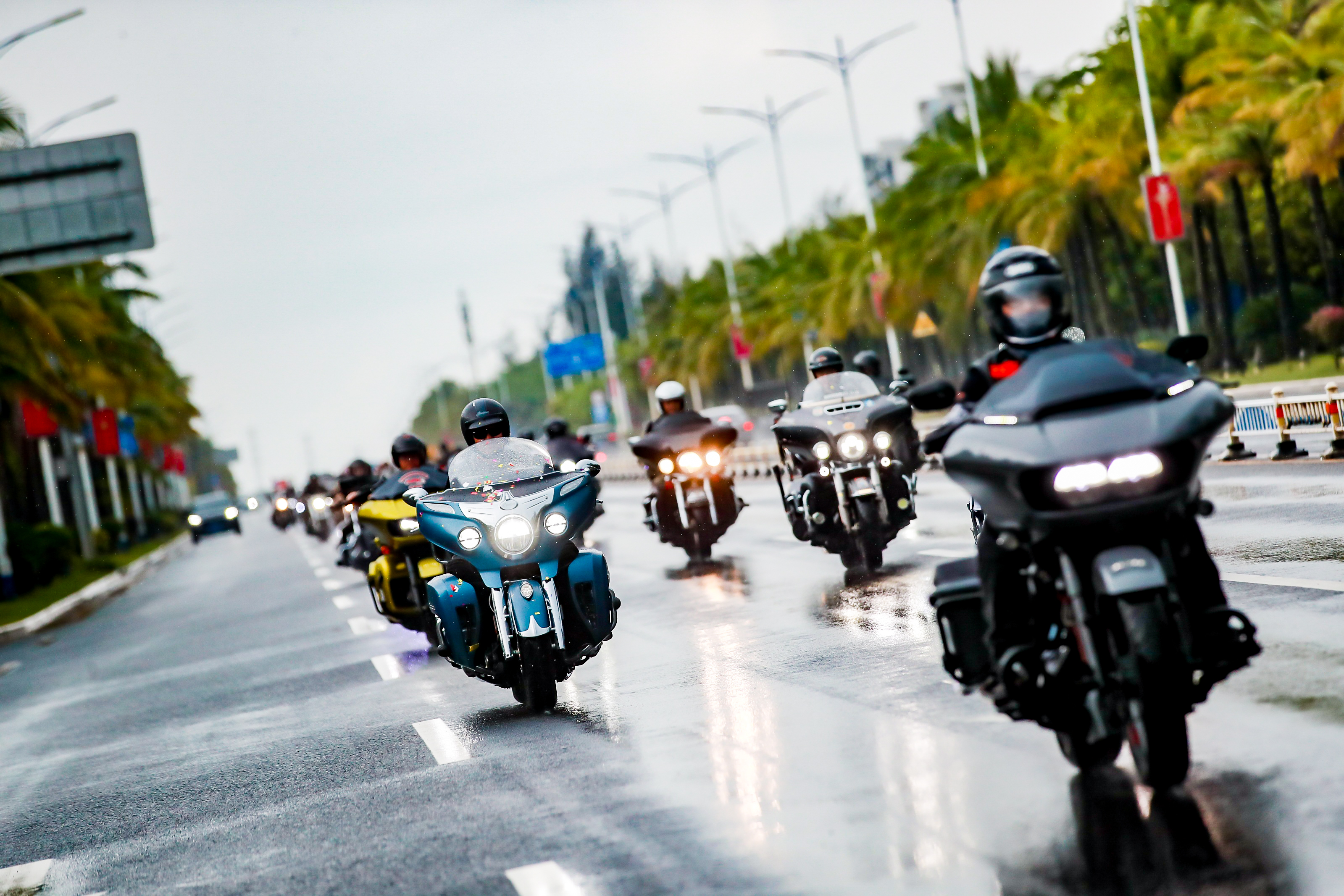 文昌椰子文化旅游节:哈雷机车巡游文昌 市民游客惊叹连连