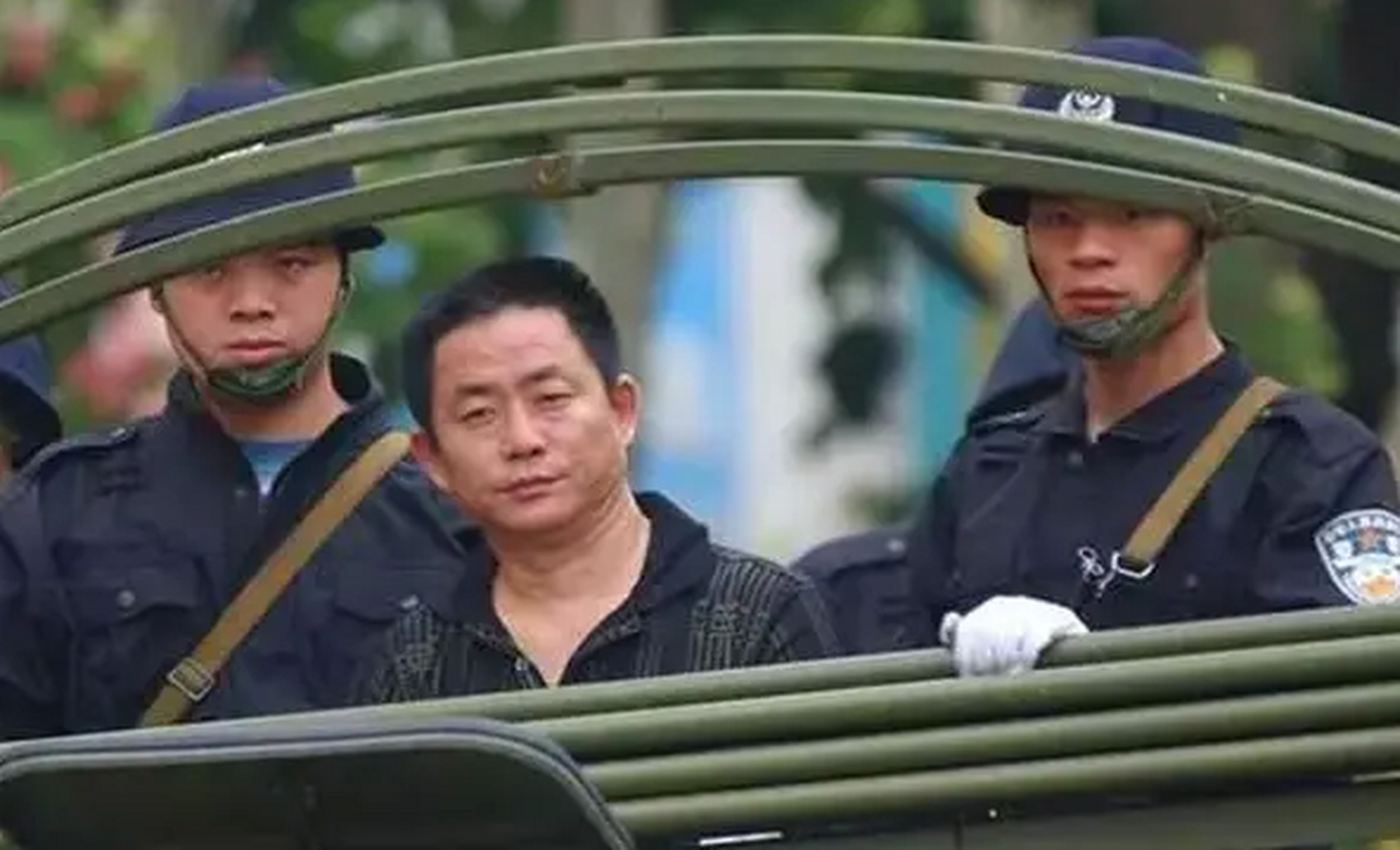 宋留根是河南许昌的"黑道教父",从一个贫困家庭走向黑帮,再到疯狂敛财