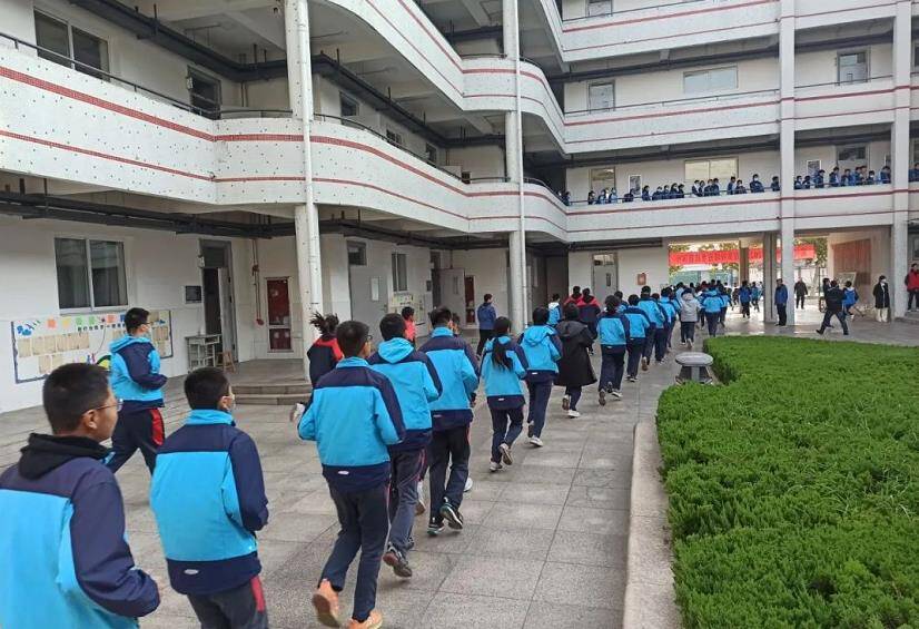 淄博市周村区实验中学:预防踩踏守护安全
