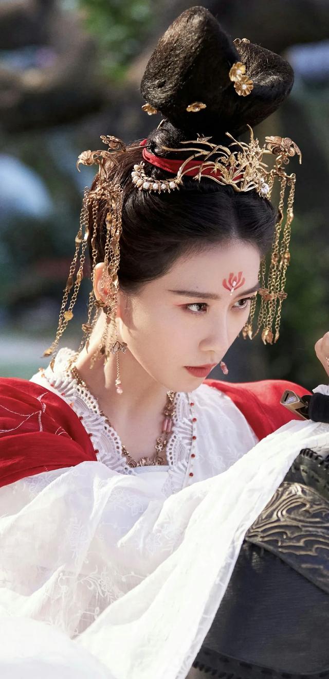 方思哲《一念关山》服装造型