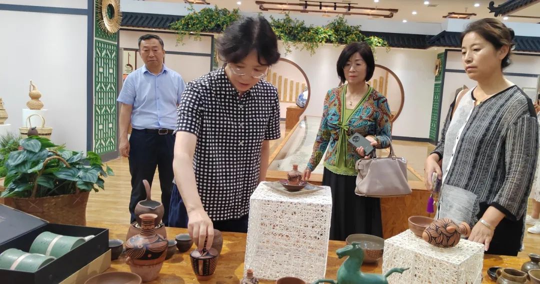 马琨调研指导省妇女儿童服务中心工作