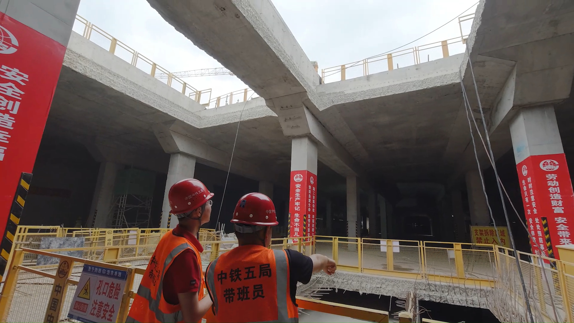 深圳地铁14号线最难车站坳背站主体结构封顶
