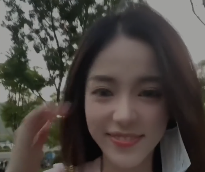 被称为网红第一美的迅猛龙特蕾莎,素颜照曝光,差距太大了!