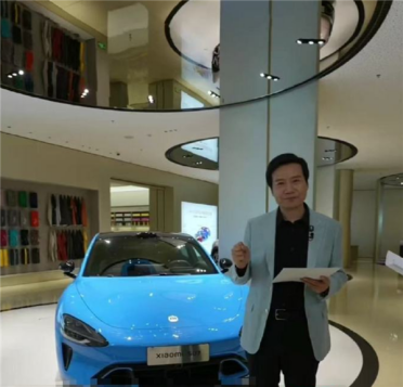 雷军：小米汽车工厂去年接待超13万人 工厂里有六七百台机器人