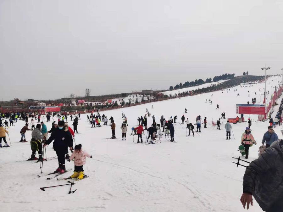 临沂茶山滑雪场图片