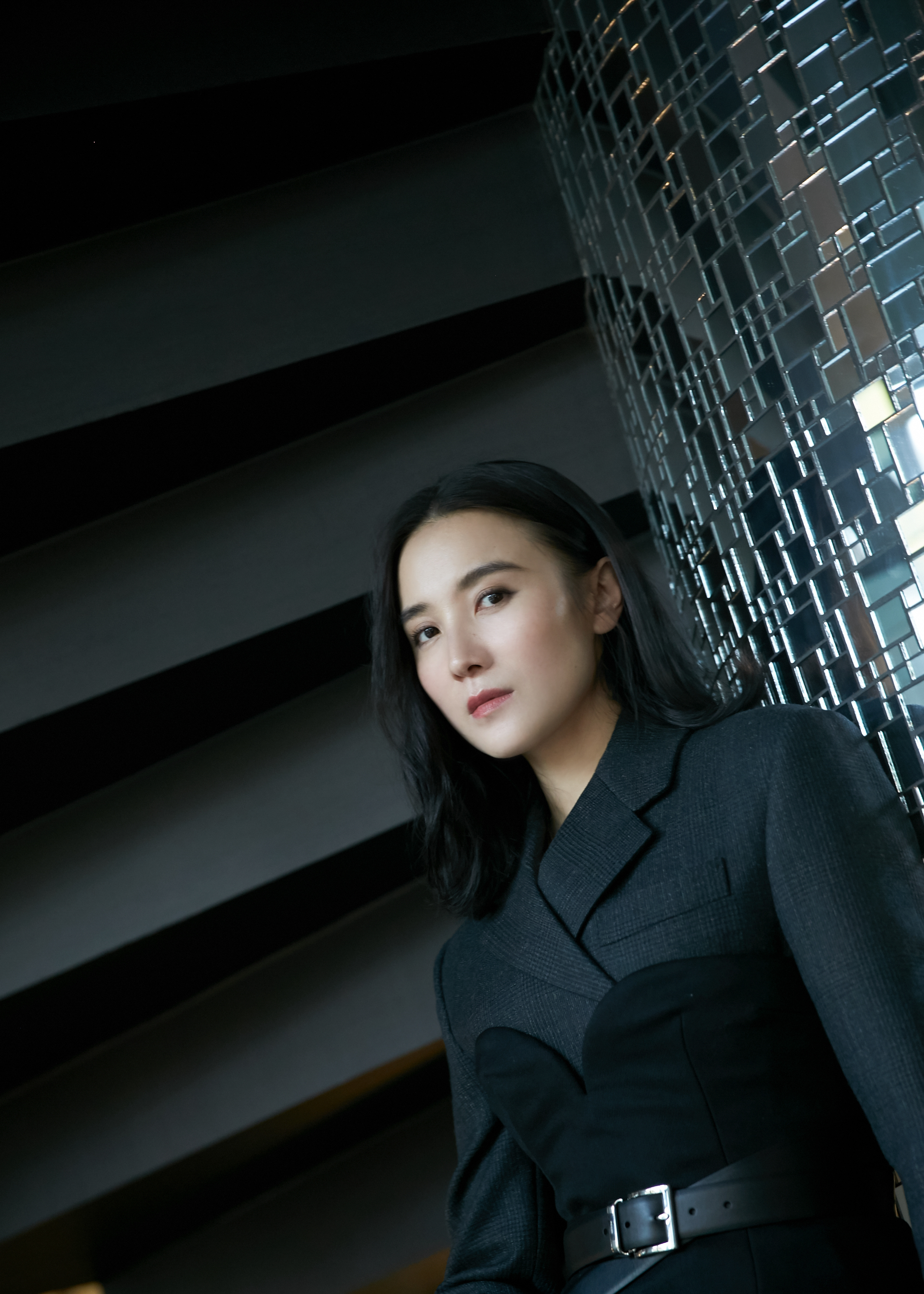 总是不快乐的女生,一定要看宋佳的这几段话,记住要快乐才会发光