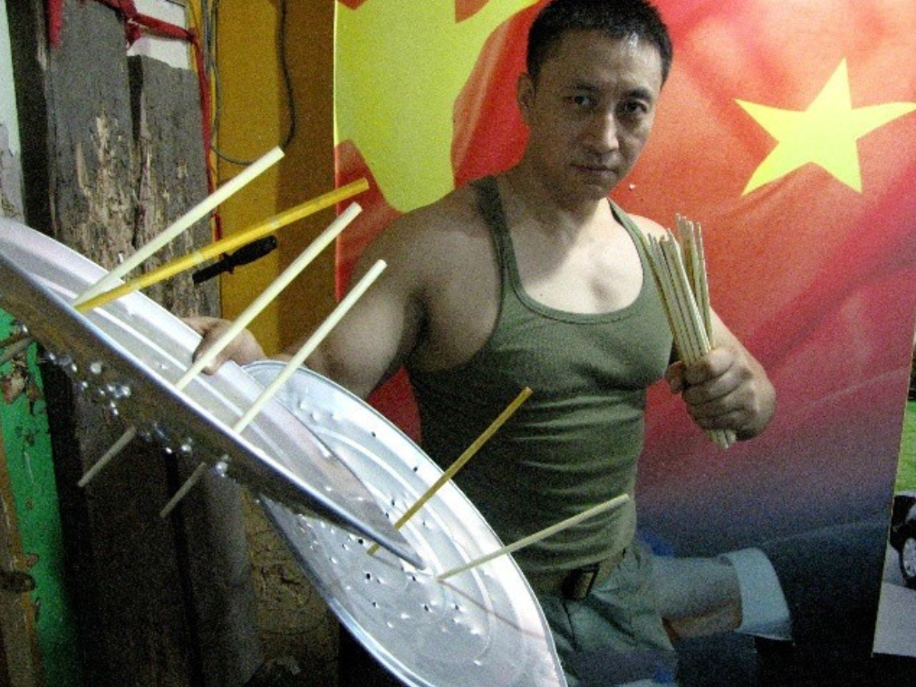 中国第一保镖李旭:一人打倒30壮汉,曾贴身保护巴菲特,时薪28万