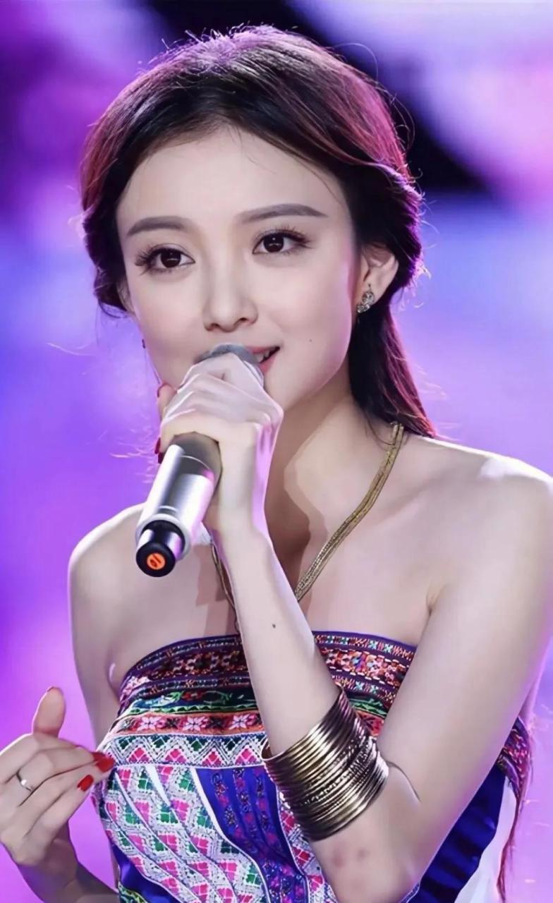 汪小敏 ,1992年10月1日出生于广西壮族自治区南宁市,中国内地女歌手