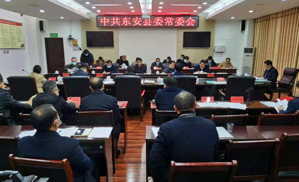 冯德校主持召开县委常委会议